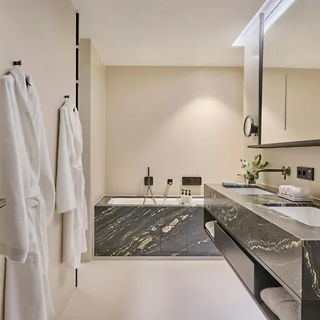 Koenigshof, A Luxury Collection Hotel, Hotel
