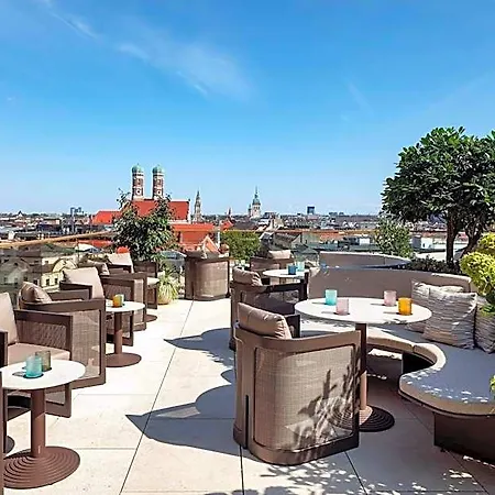 Koenigshof, A Luxury Collection Hotel, Szálloda