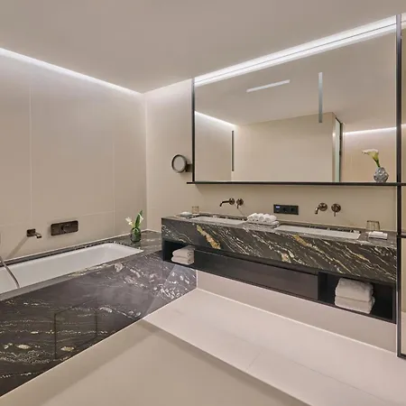 Koenigshof, A Luxury Collection Hotel, Szálloda 5*