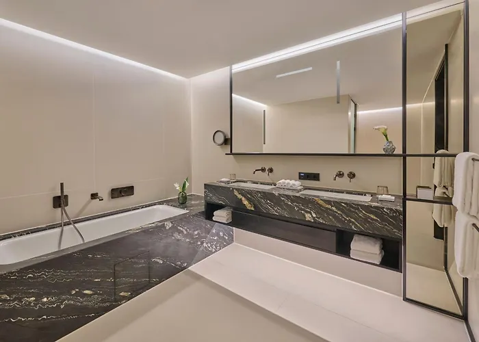 Koenigshof, A Luxury Collection Hotel, Ξενοδοχείο 5*